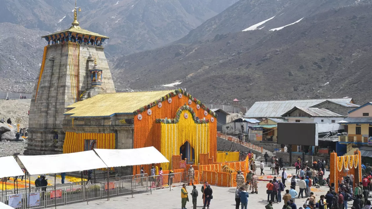 वैदिक मंत्रोच्चारण के साथ खुले केदारनाथ धाम के कपाट, बाबा के जयकारों से गूंजी केदारघाटी