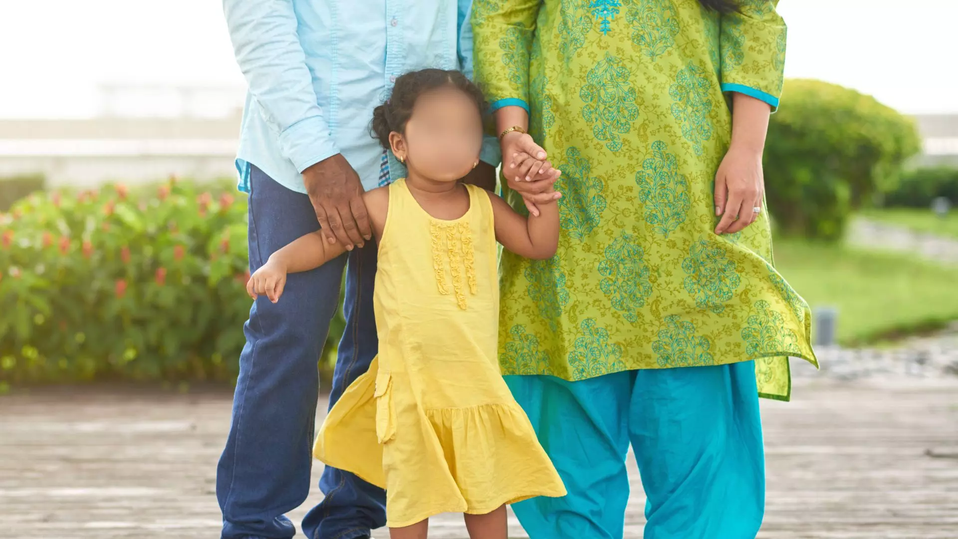 क्या है जैन धर्म में संथारा व्रत जिसने ली तीन साल की बच्ची की जान, सुप्रीम कोर्ट की रोक के बावजूद क्यों हुई ये परंपरा क्या है जैन धर्म में संथारा व्रत जिसने ली तीन साल की बच्ची की जान, सुप्रीम कोर्ट की रोक के बावजूद क्यों हुई ये परंपरा