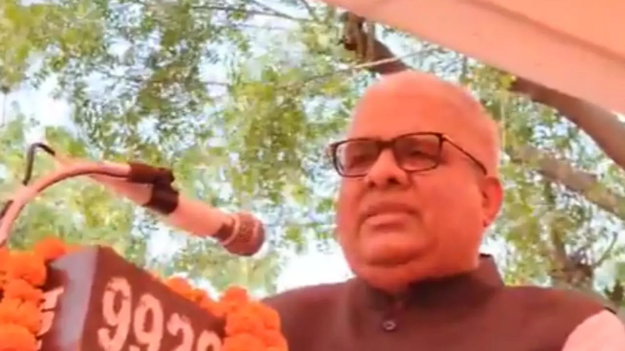 महिला ने क्या कह दिया कि गुस्से में मंत्री जी ने बोले- बेइज्जती पसंद नहीं और फिर छोड़कर चले गए मंच- देखें VIDEO महिला ने क्या कह दिया कि गुस्से में मंत्री जी ने बोले- बेइज्जती पसंद नहीं और फिर छोड़कर चले गए मंच- देखें VIDEO