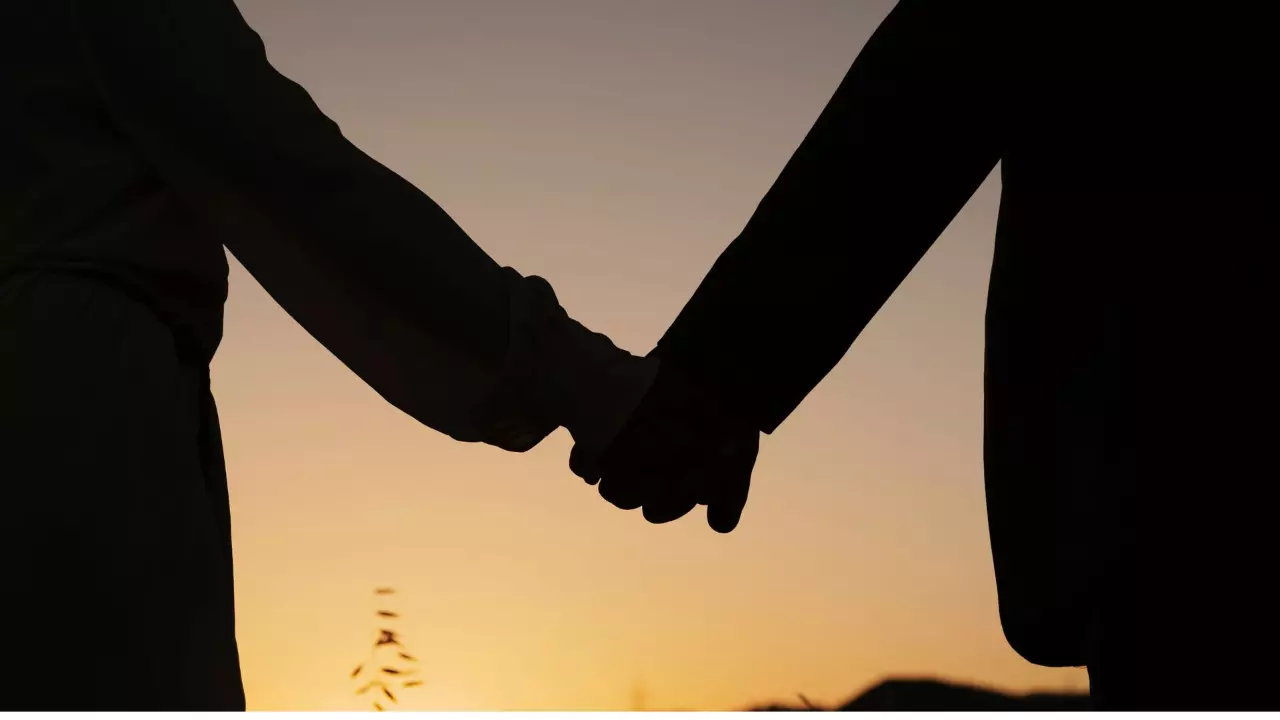 न उम्र की सीमा हो...! 19 साल के नौकर के लिए होटल मालकिन ने छोड़ा घर-परिवार, केरल से 2500 KM दूर पहुंची गिरिडीह