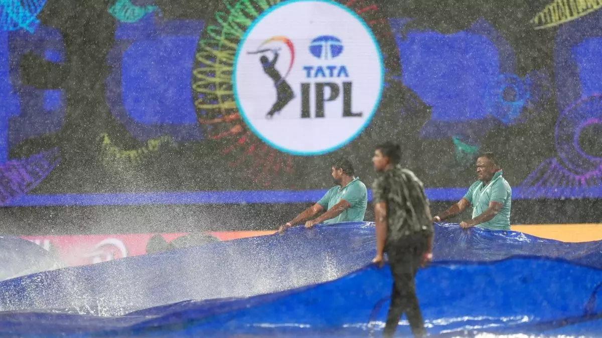 IPL 2025: बारिश के चलते DC और SRH का मैच रद्द, प्लेऑफ की रेस से बाहर होने वाली तीसरी टीम बनी हैदराबाद