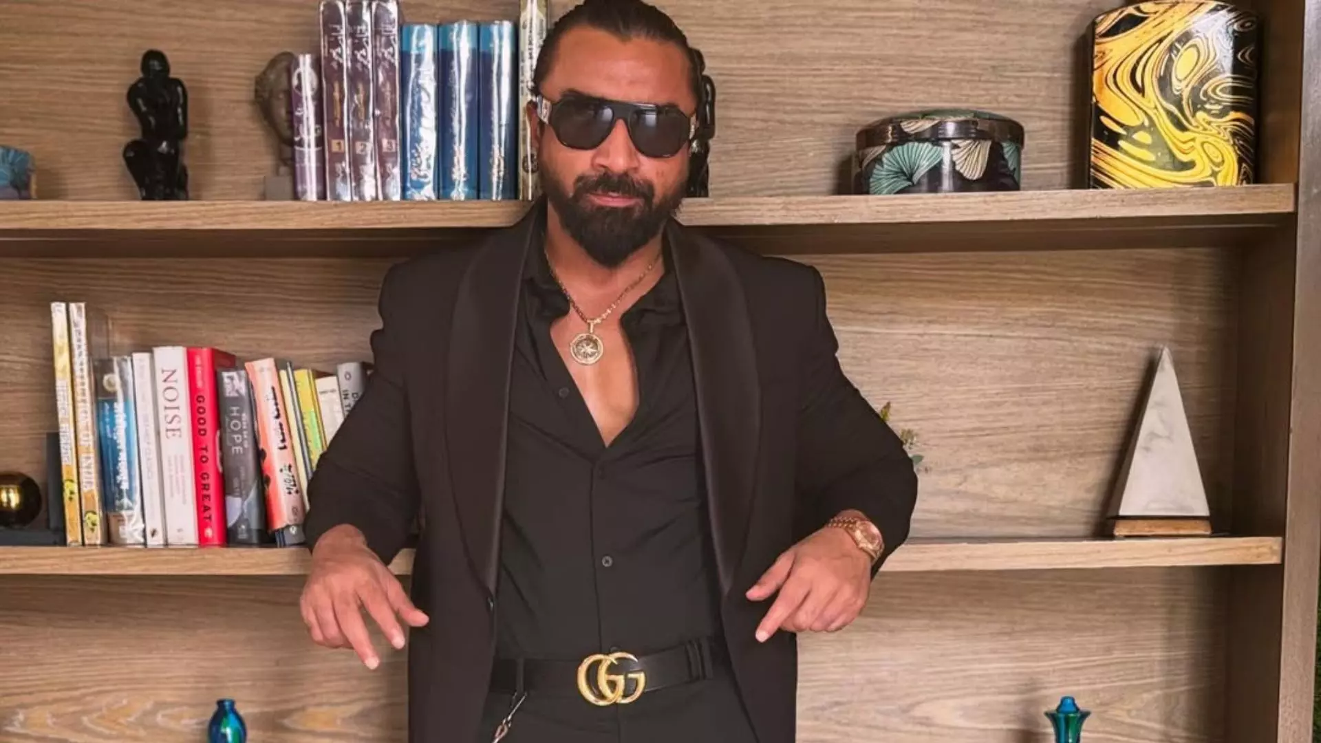 रेप FIR के बाद से फरार हैं Ajaz Khan, ठिकानों पर छापेमारी कर रही हैं पुलिस, फोन भी हुआ स्विच ऑफ रेप FIR के बाद से फरार हैं Ajaz Khan, ठिकानों पर छापेमारी कर रही हैं पुलिस, फोन भी हुआ स्विच ऑफ