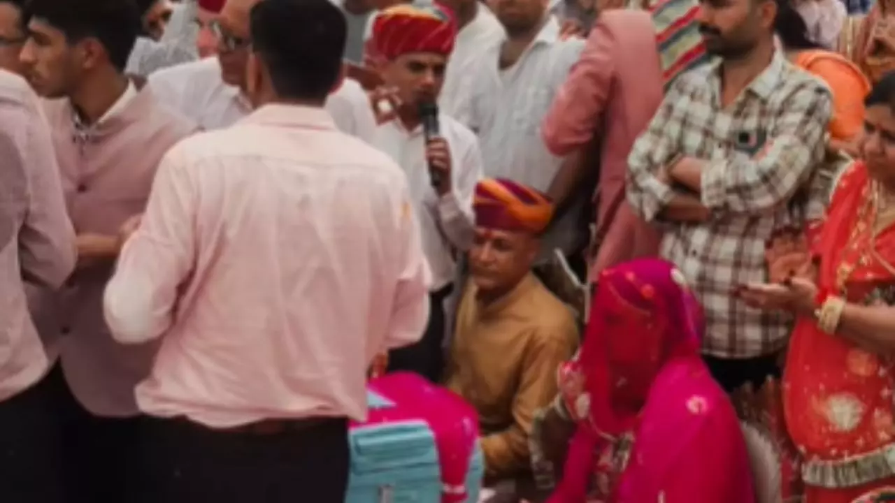 दूल्हे को मिला 15 करोड़ का दहेज, तोहफे में पेट्रोल पंप, 210 बीघा ज़मीन... फूले नहीं समा रहा लड़का