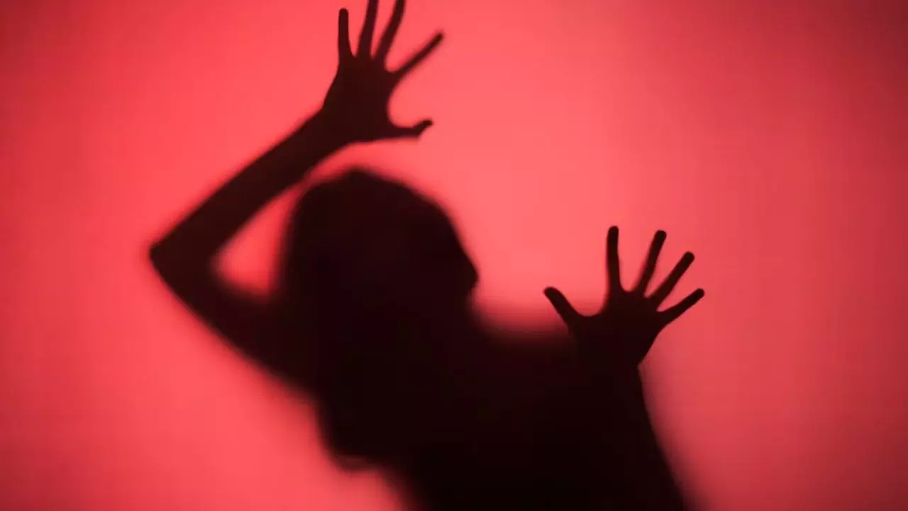 चलती कार में बच्ची के साथ 2 बार रेप, जान से मारने की धमकी, फिर अधमरी हालत में फेंका