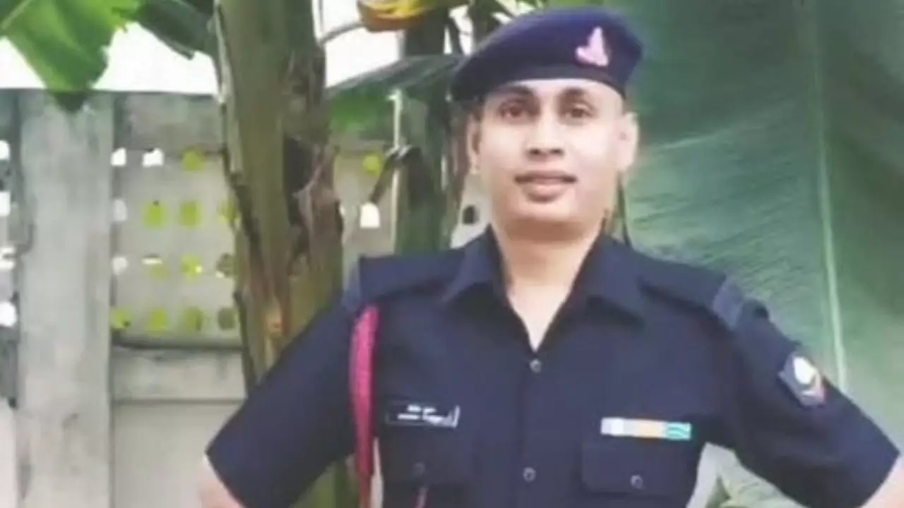 देश के लिए दिया बलिदान, पुंछ में शहीद हुए हरियाणा के लाल दिनेश कुमार शर्मा, जानें उनके बारे में देश के लिए दिया बलिदान, पुंछ में शहीद हुए हरियाणा के लाल दिनेश कुमार शर्मा, जानें उनके बारे में