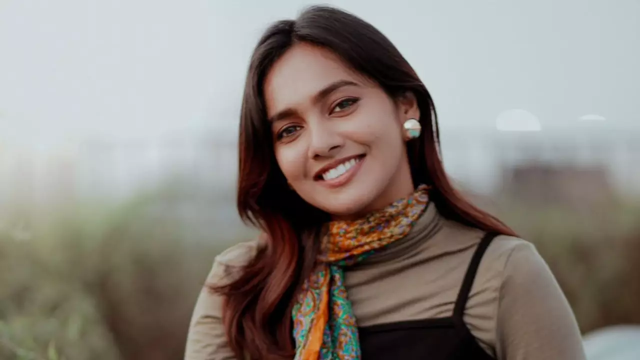 कौन हैं एक्ट्रेस Amina Nijam? अपने ही देश के लिए उगला जहर, ऑपरेशन सिंदूर के खिलाफ की विवादित टिप्पणी