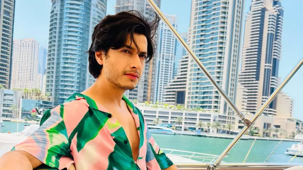Anupamaa की शूटिंग के बीच सेट पर हंगामा, शो के एक्टर Jatin Suri की गर्लफ्रेंड ने लगाया ब्लैकमेलिंग का आरोप