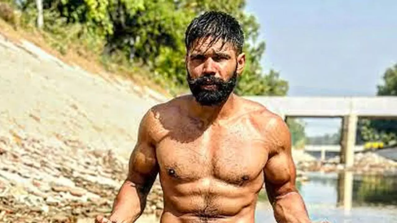 फेमस इंफ्लुएंसर राहुल धांधलानिया के घर हुई फायरिंग, इस वजह से हुआ था विवाद, पुलिस ने एक आरोपी को धर दबोचा फेमस इंफ्लुएंसर राहुल धांधलानिया के घर हुई फायरिंग, इस वजह से हुआ था विवाद, पुलिस ने एक आरोपी को धर दबोचा