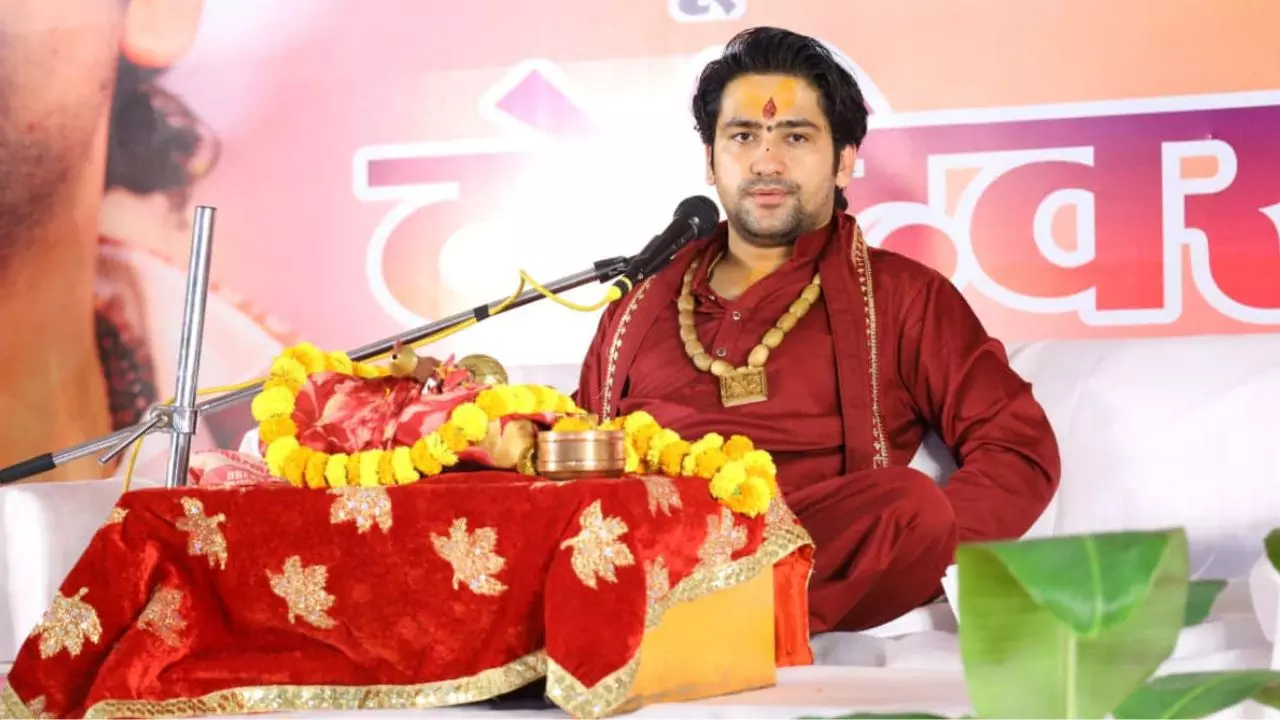 अरे ये बिगड़ी औलाद है ऐसे नहीं सुधरने वाला... पाकिस्तान पर भड़के बाबा बागेश्वर | VIDEO