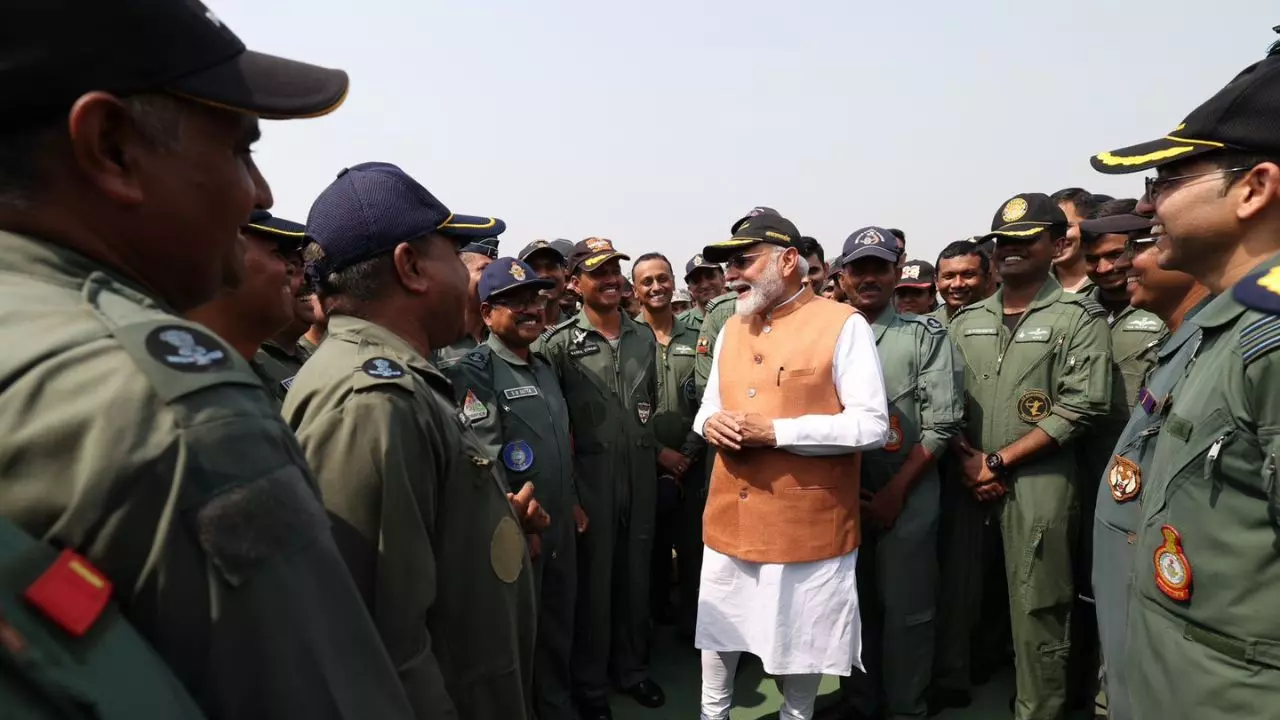 PM मोदी का वीरों को सलाम, पंजाब के आदमपुर एयरबेस से देश को दिया संदेश, 10 खास बातें