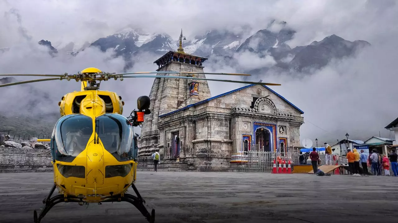 हेलीकॉप्टर सर्विस के लिए दिए 30 हजार, पहुंचे तो न टिकट न ट्रैवल एजेंसी, केदारनाथ जा रहे श्रद्धालुओं के साथ फ्रॉड