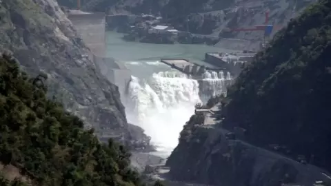 Aaj ki Taaza Khabar: ना-पाक का सूखा गला तो लगा गिड़गिड़ाने, सिंधु जल समझौते पर भारत से लगाई गुहार