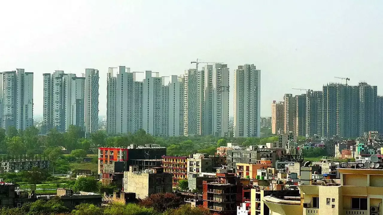 कब्जा दे दिया, हक नहीं! नोएडा में 2 लाख घरों में रह रहे लोग, पर रजिस्ट्री सिर्फ 18 हजार की; 95 बिल्डरों को नोटिस