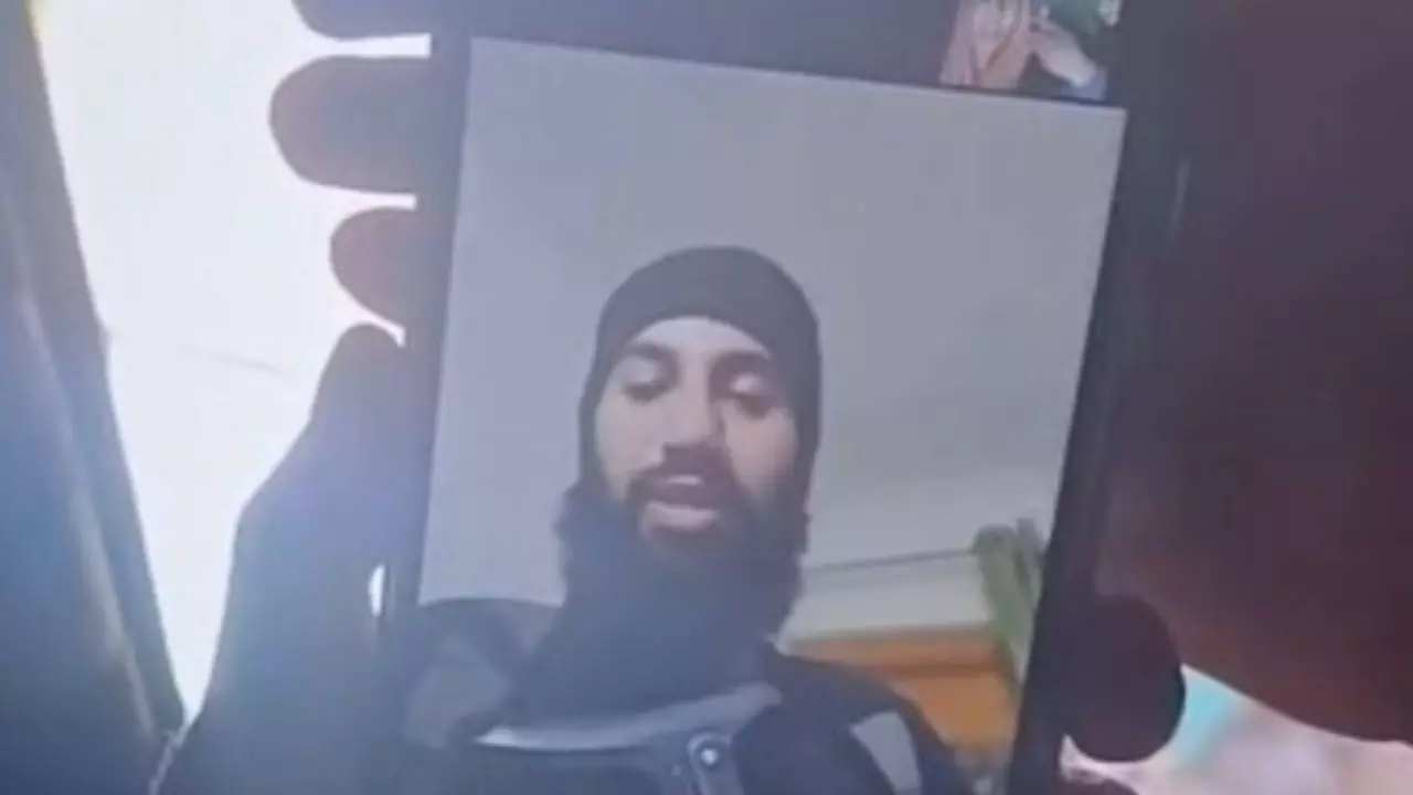 VIDEO: एनकाउंटर से पहले आखिरी वीडियो कॉल पर मां बोली, बेटा, सरेंडर कर दो; आतंकी बोला- पहले आर्मी को आने...
