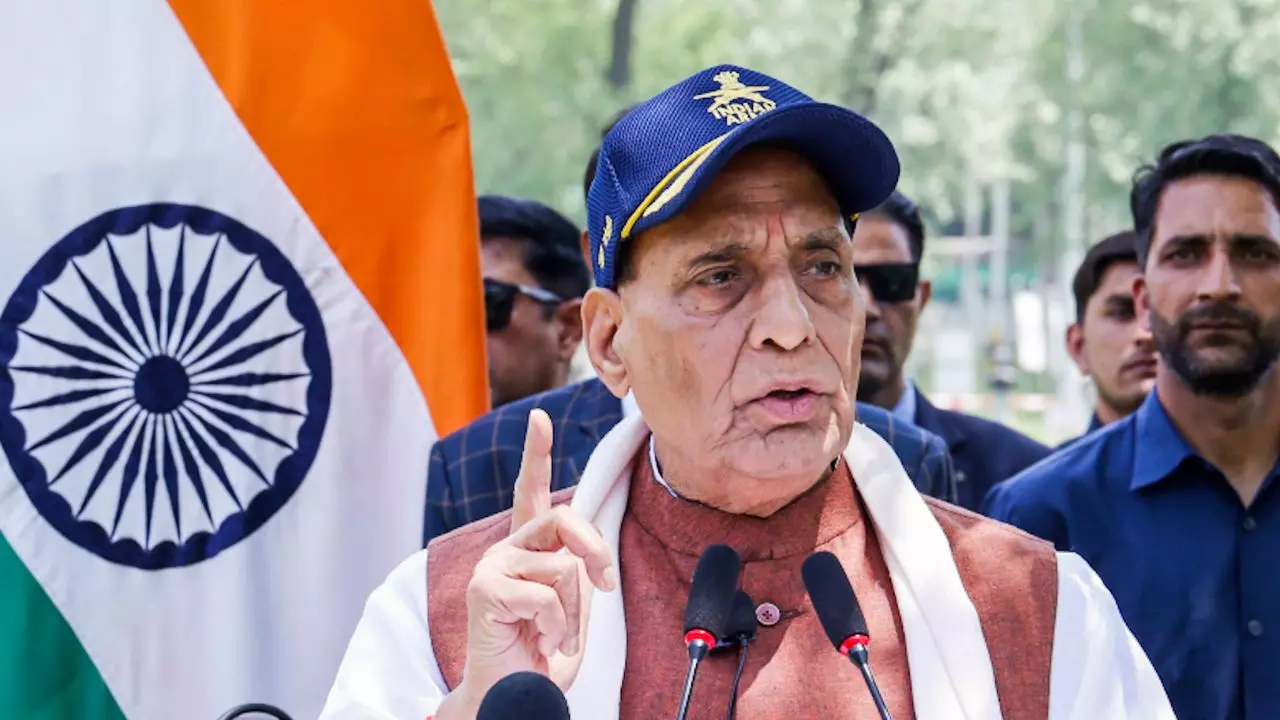 पाकिस्तान को 23 मिनट में दिखाया दिन का उजाला, भुज एयरबेस से गरजे राजनाथ सिंह; पढ़ें भाषण की 10 बड़ी बातें