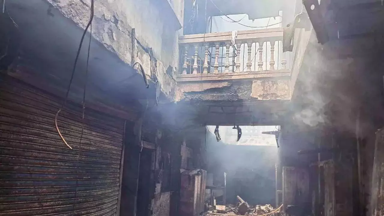 मरी हुई मां ने बच्‍चों को लगा रखा था गले, एक ही परिवार की 17 ज़िंदगियां राख; जिंदा बचे लोगों ने सुनाया हैदराबाद अग्निकांड का खौफनाक मंजर