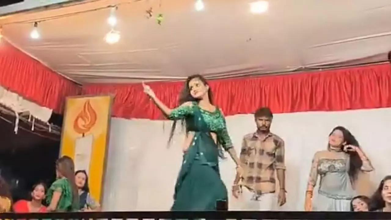 मंदिर में अश्लील डांस! UP के मुरादाबाद में आर्केस्टा का Video Viral, तीन पर FIR दर्ज