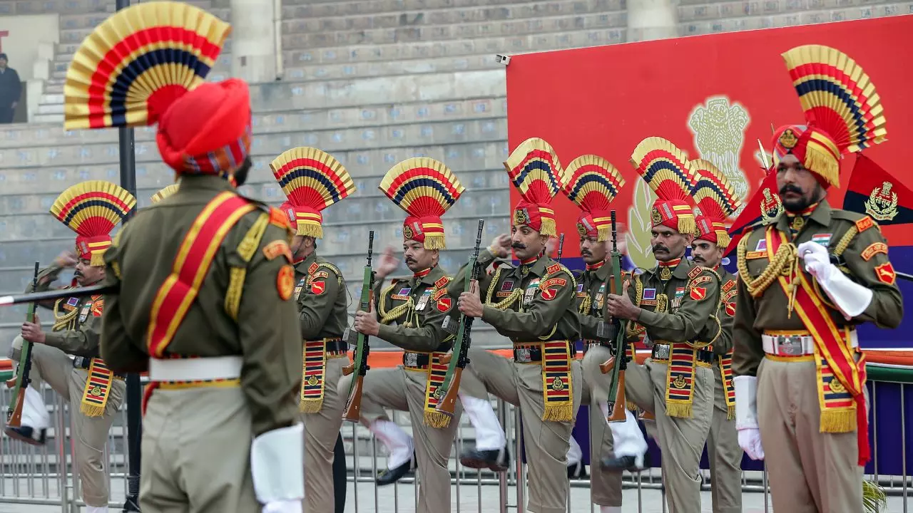 ना हाथ मिलाना, ना गेट खोलना… नए नियमों के साथ अटारी-वाघा बॉर्डर पर फिर शुरू हो रही बीटिंग रिट्रीट सेरेमनी