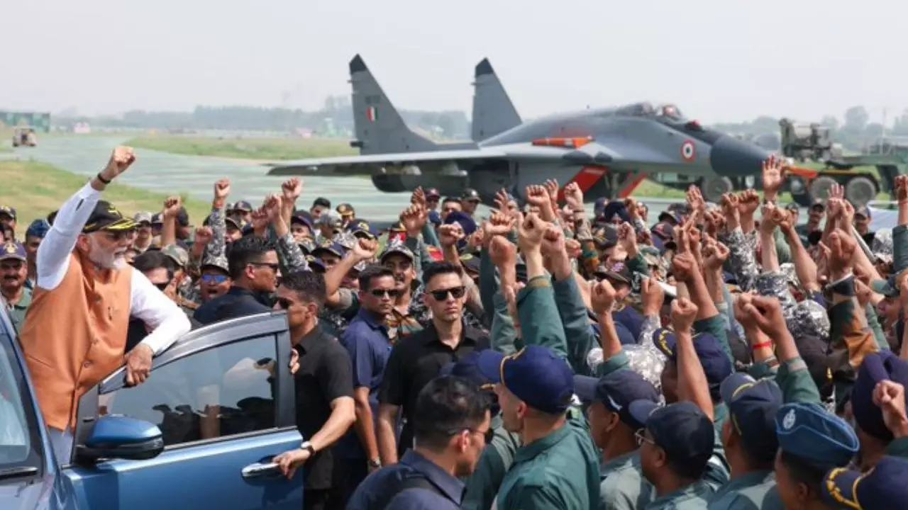 PM Modi Nal Airbase Visit: पहलगाम आतंकी हमले को 1 महीना पूरा होने पर पीएम मोदी नाल एयरबेस यात्रा पर ही क्यों?