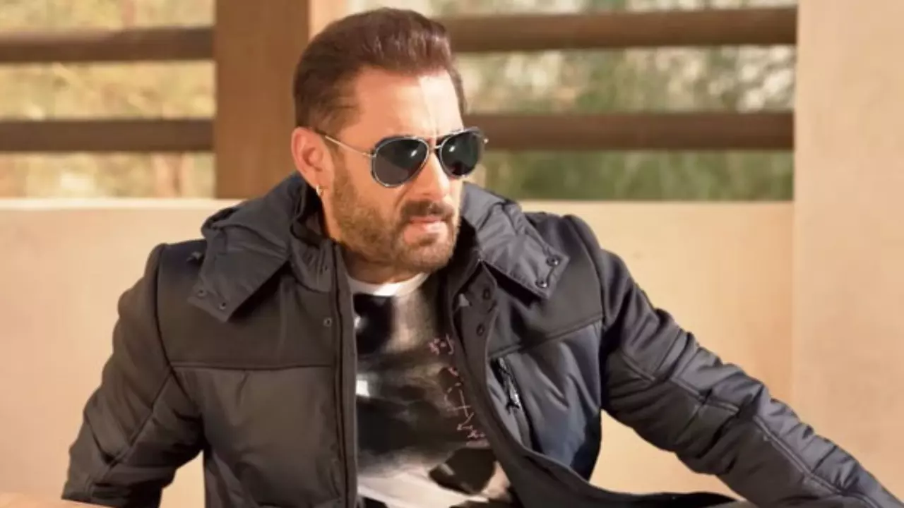 Salman Khan के घर में जबरन घुसे दो अजनबी! पुलिस ने मौके पर दबोचा, अब खुद को बताया जबरा फैन