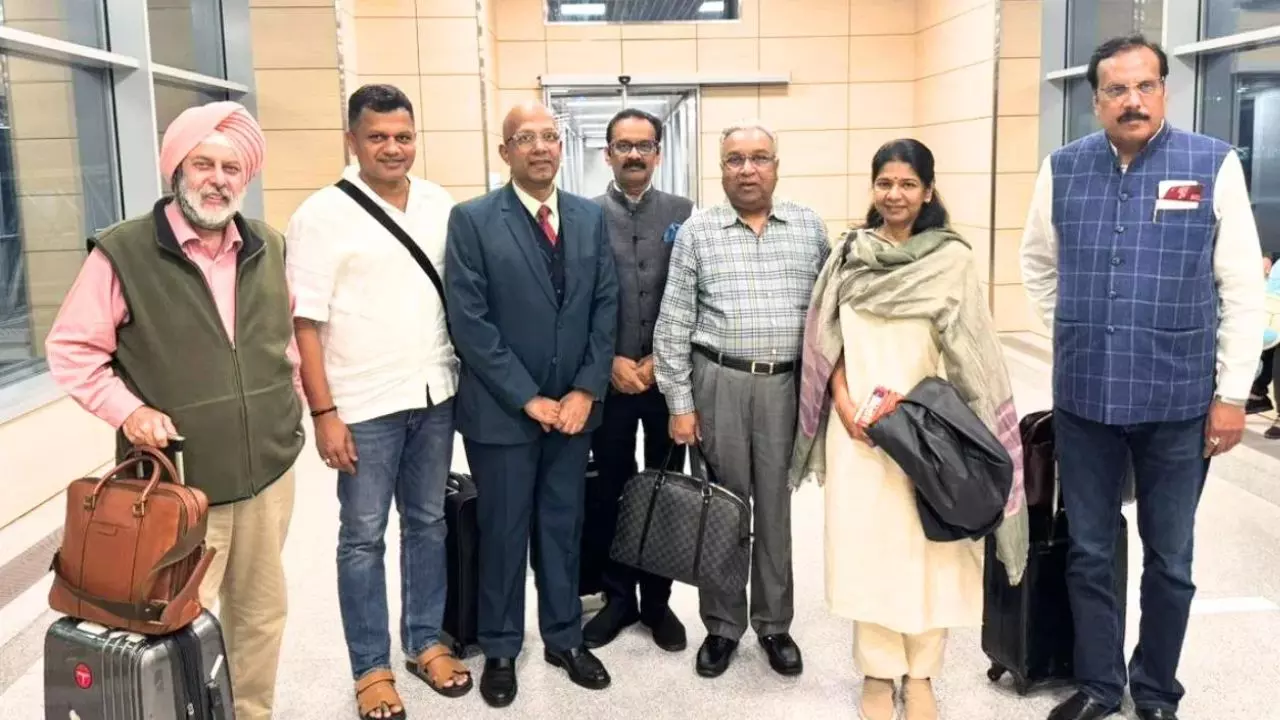 कनिमोझी समेत भारतीय सांसदों का विमान बना निशाना? मॉस्को एयरपोर्ट पर घंटों फंसा प्लेन