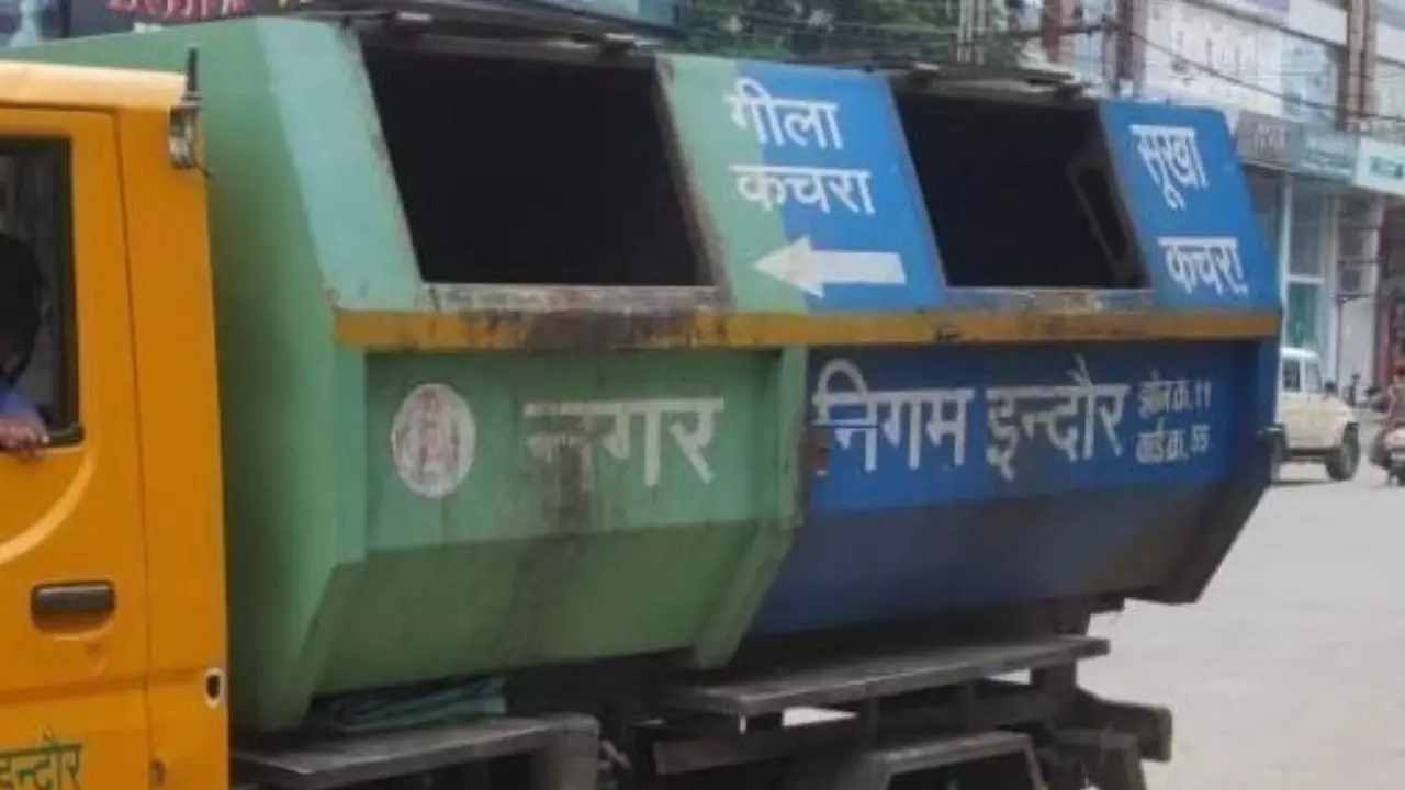 कब्रिस्तान के पेड़ के नीचे सोया था शख्स, नगर निगम ने पलट दी कचरे की ट्रॉली, तोड़ा दम कब्रिस्तान के पेड़ के नीचे सोया था शख्स, नगर निगम ने पलट दी कचरे की ट्रॉली, तोड़ा दम