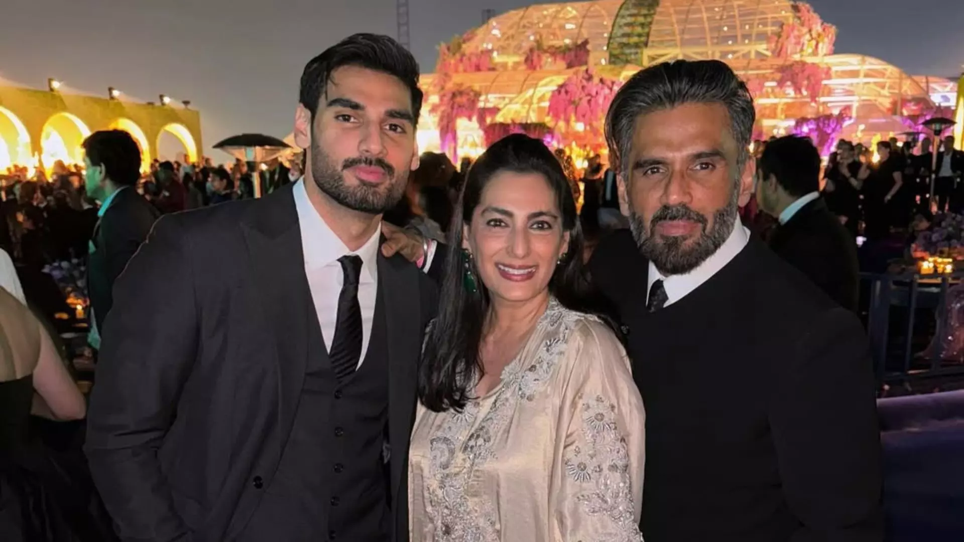 पोल खोल दूंगा...बेटे के करियर में रोड़ा लगाने वालों पर बरसे Suniel Shetty, दो बड़ी फिल्मों से Ahan Shetty हुए बाहर पोल खोल दूंगा...बेटे के करियर में रोड़ा लगाने वालों पर बरसे Suniel Shetty, दो बड़ी फिल्मों से Ahan Shetty हुए बाहर