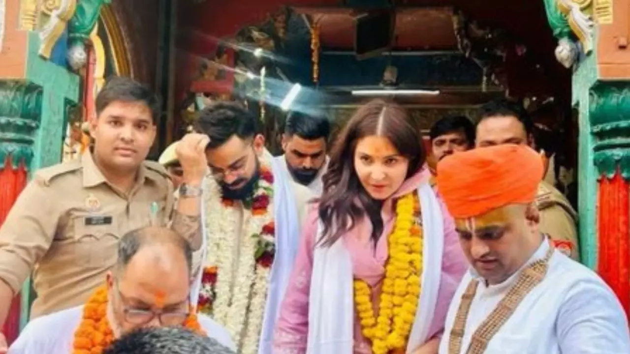 टेस्ट से संन्यास के बाद भक्ति में लीन Kohli, राम मंदिर और हनुमान गढ़ी में किए दर्शन; देखें विरुष्का Video टेस्ट से संन्यास के बाद भक्ति में लीन Kohli, राम मंदिर और हनुमान गढ़ी में किए दर्शन; देखें विरुष्का Video