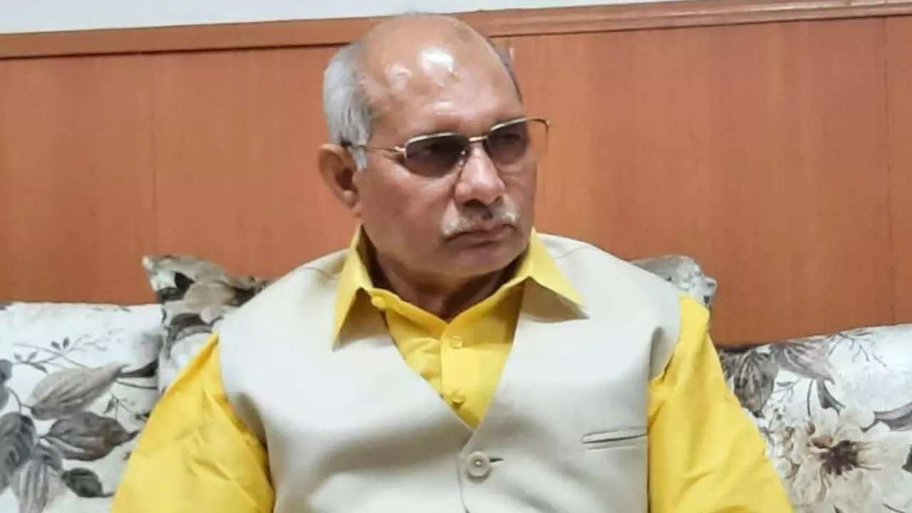 VIDEO: योगी के राहुल गांधी, कूड़े और कचरे से बना रहे सोना; कहा - मशीन में थोड़ी दिक्‍कत आ गई नही तो...
