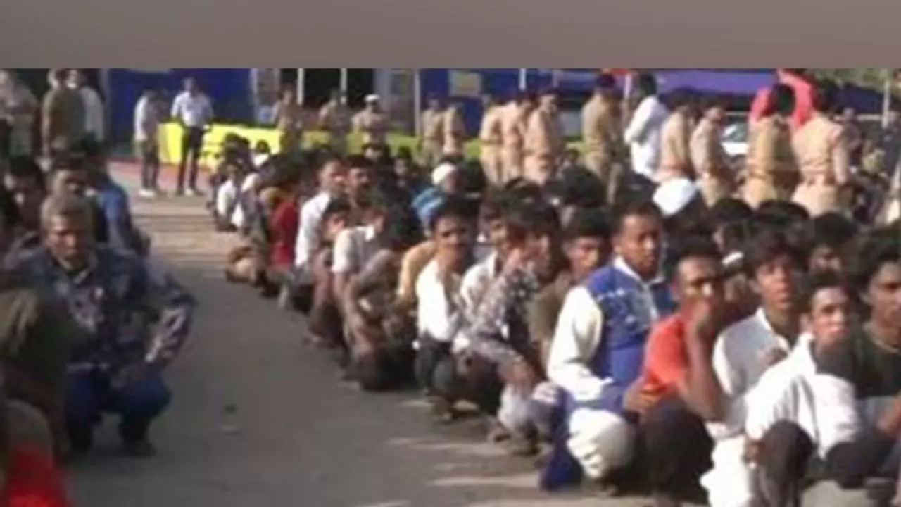 बांग्लादेश की सीमा पर क्यों नहीं देते गोली मारने के आदेश? AASU की सख्त मांग, घुसपैठियों को तुरंत भगाओ बांग्लादेश की सीमा पर क्यों नहीं देते गोली मारने के आदेश? AASU की सख्त मांग, घुसपैठियों को तुरंत भगाओ