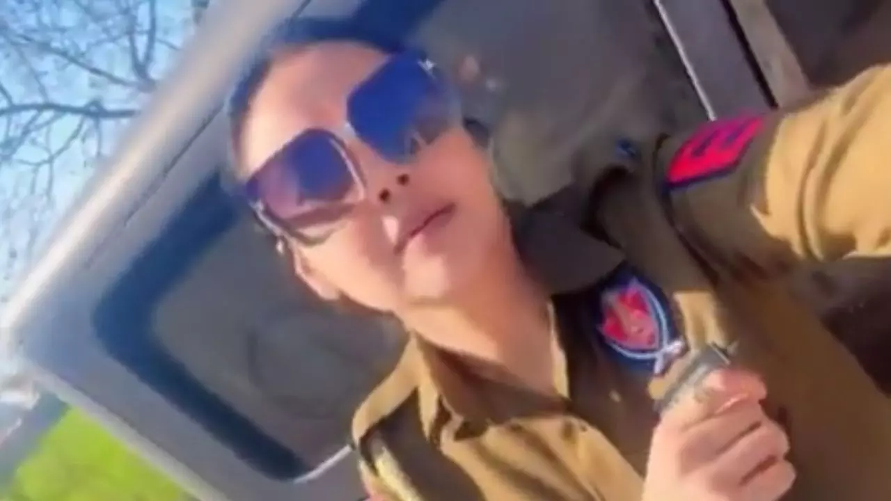 Rolex घड़ी और लग्जरी कार! पंजाब की थार वाली कांस्टेबल के खूब हैं चर्चे, जानें कौन हैं अमनदीप कौर