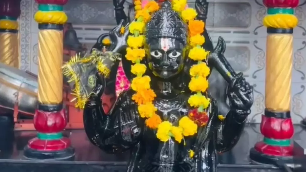 शनिदेव की दृष्टि को क्यों माना जाता है अशुभ और धीमी चाल के पीछे क्या है कथा, जानिए सबकुछ