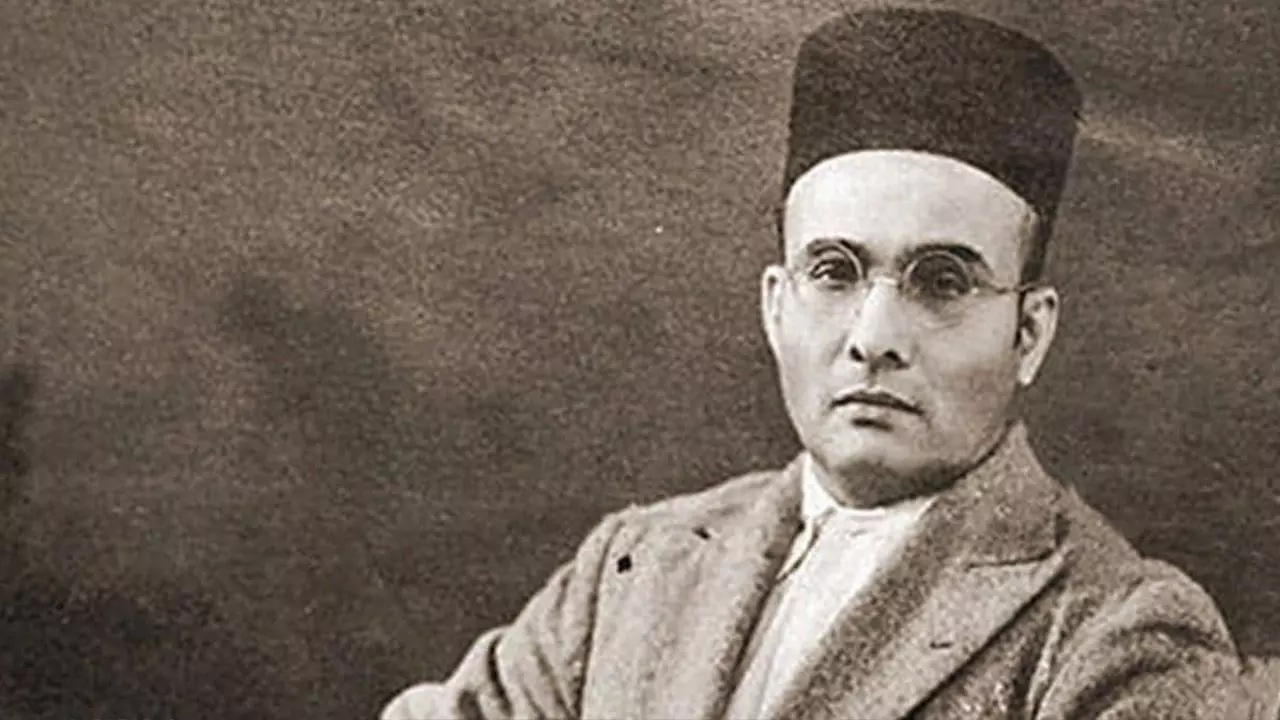 विद्रोह जिनकी सांसों में था, जेल मंच बना और कलम अस्त्र; बग़ावत का दूसरा नाम थे वीर सावरकर