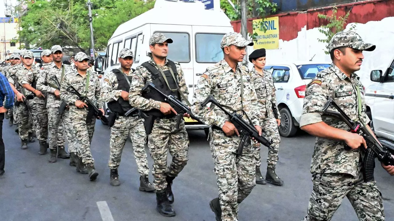 फिर बजेंगे जंगी सायरन, बॉर्डर से सटे इलाकों में हाई अलर्ट; इन चार राज्यों में ‘ऑपरेशन अभ्यास’ की पूरी तैयारी फिर बजेंगे जंगी सायरन, बॉर्डर से सटे इलाकों में हाई अलर्ट; इन चार राज्यों में ‘ऑपरेशन अभ्यास’ की पूरी तैयारी