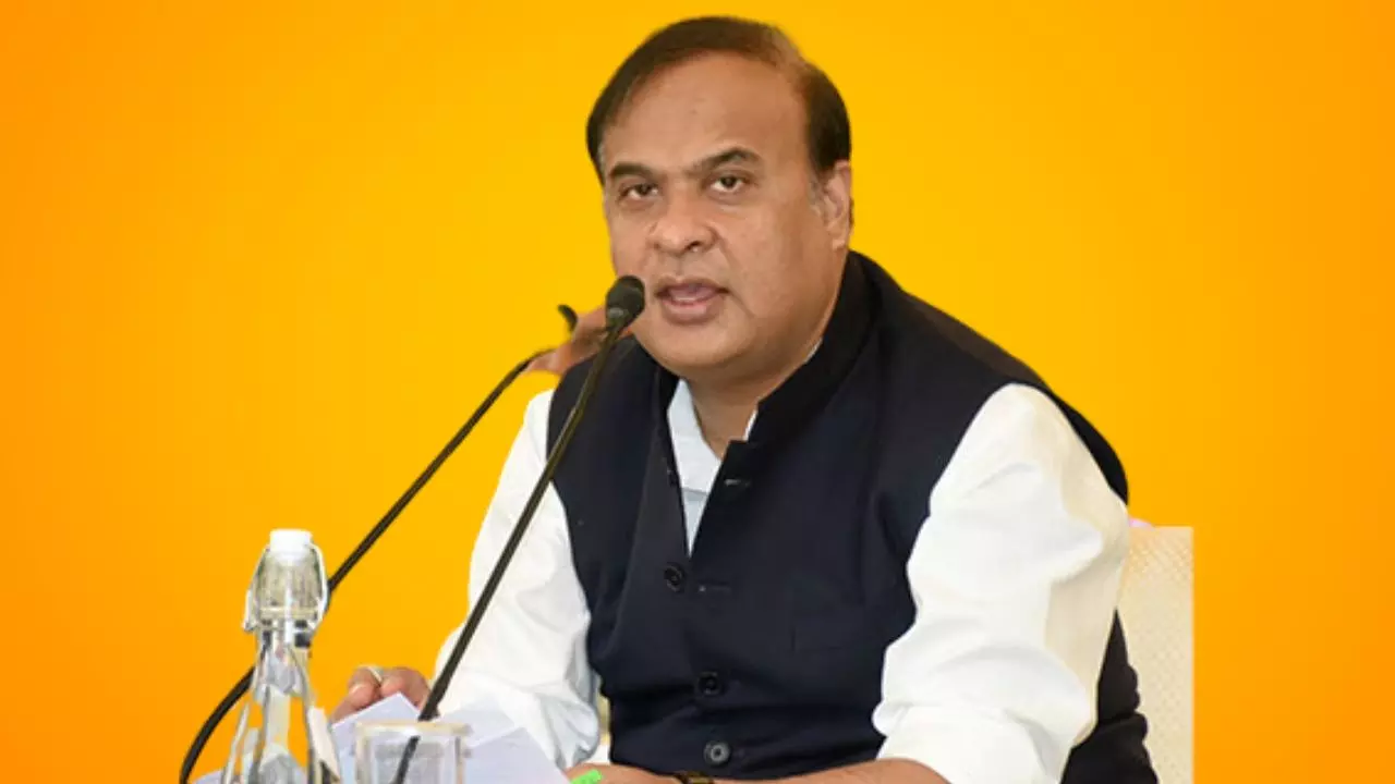 हिमंता के असम में ये कैसा विकास? केले के तनों पर शव रख पार करनी पड़ती है नदी, दशकों से मिल रहे केवल झूठे वादे हिमंता के असम में ये कैसा विकास? केले के तनों पर शव रख पार करनी पड़ती है नदी, दशकों से मिल रहे केवल झूठे वादे