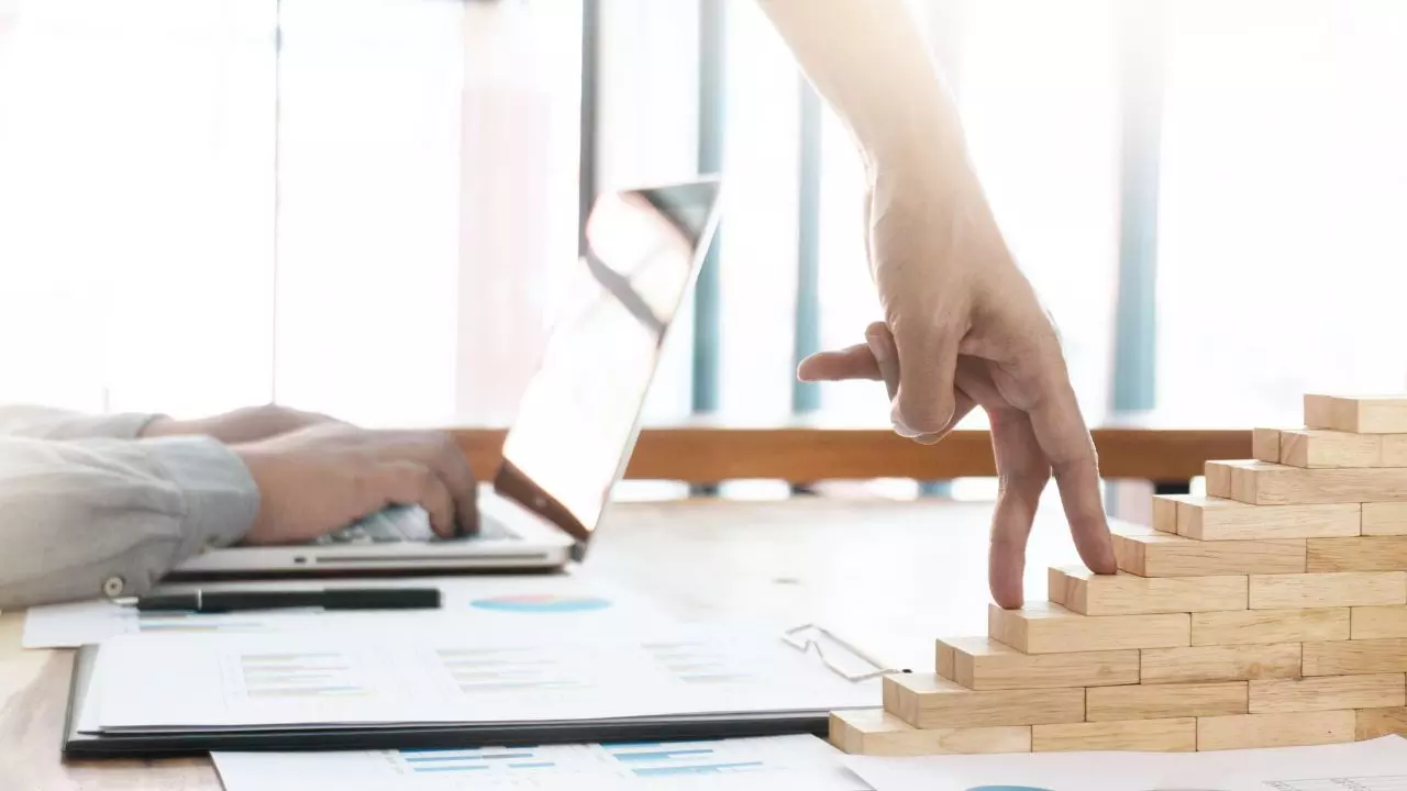 करियर-कारोबार में तरक्की और आर्थिक स्थिति में मजबूती के लिए करें ये उपाय