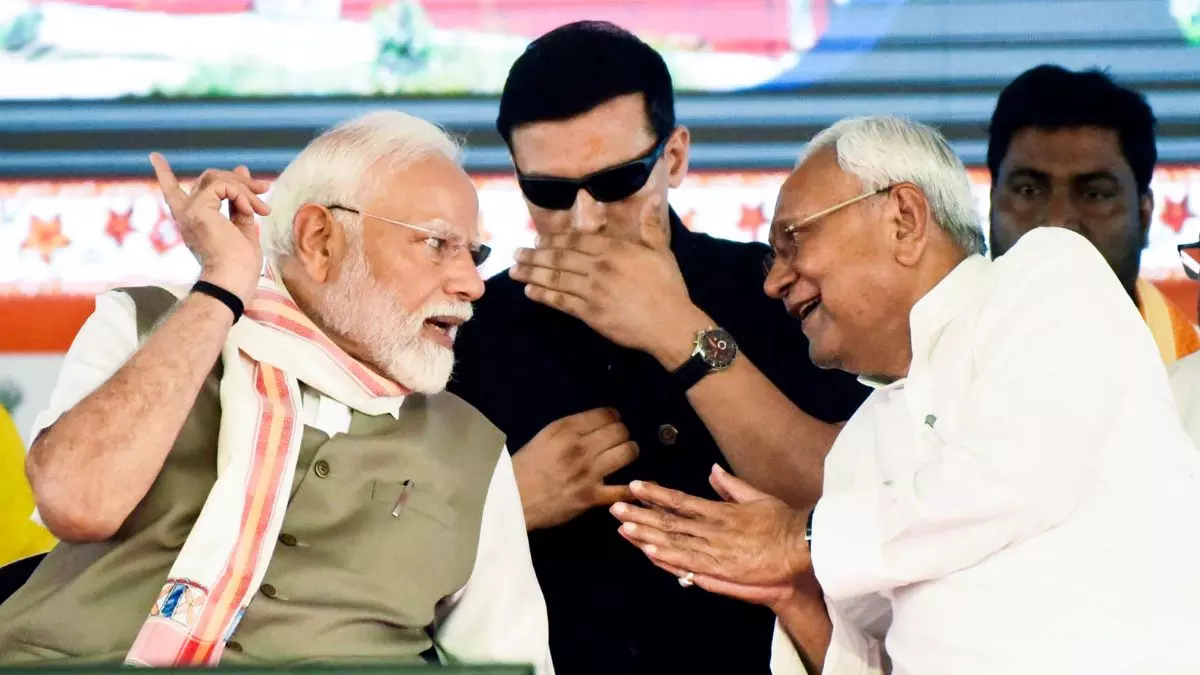 कैसे अगड़ों को साधने के लिए एकजुट हुए मोदी और नीतीश, चुनाव से पहले क्यों पड़ी आयोग बनाने की जरूरत? कैसे अगड़ों को साधने के लिए एकजुट हुए मोदी और नीतीश, चुनाव से पहले क्यों पड़ी आयोग बनाने की जरूरत?