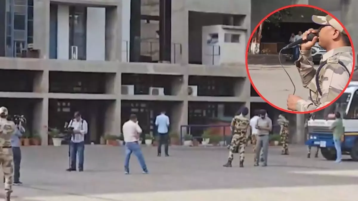 दिल्ली से लेकर चंडीगढ़ तक दहशत... सीएम हाउस को फोन पर तो इस्पात मंत्रालय को ई-मेल पर मिली IED से उड़ाने की धमकी
