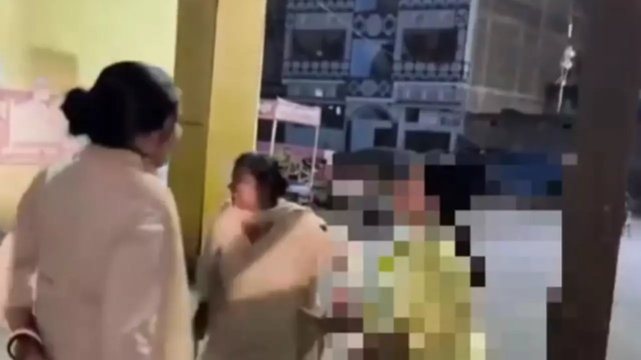 पटना जंक्शन पर 300 रुपये में देह व्यापार! महिला पुलिस ने किया लाठीचार्ज; Video Viral