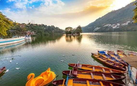 नैनीताल के व्यापारियों को बड़ा झटका, नहीं पहुंच रहे सैलानी, पर्यटन क्षेत्र को अब तक 60 करोड़ का नुकसान नैनीताल के व्यापारियों को बड़ा झटका, नहीं पहुंच रहे सैलानी, पर्यटन क्षेत्र को अब तक 60 करोड़ का नुकसान