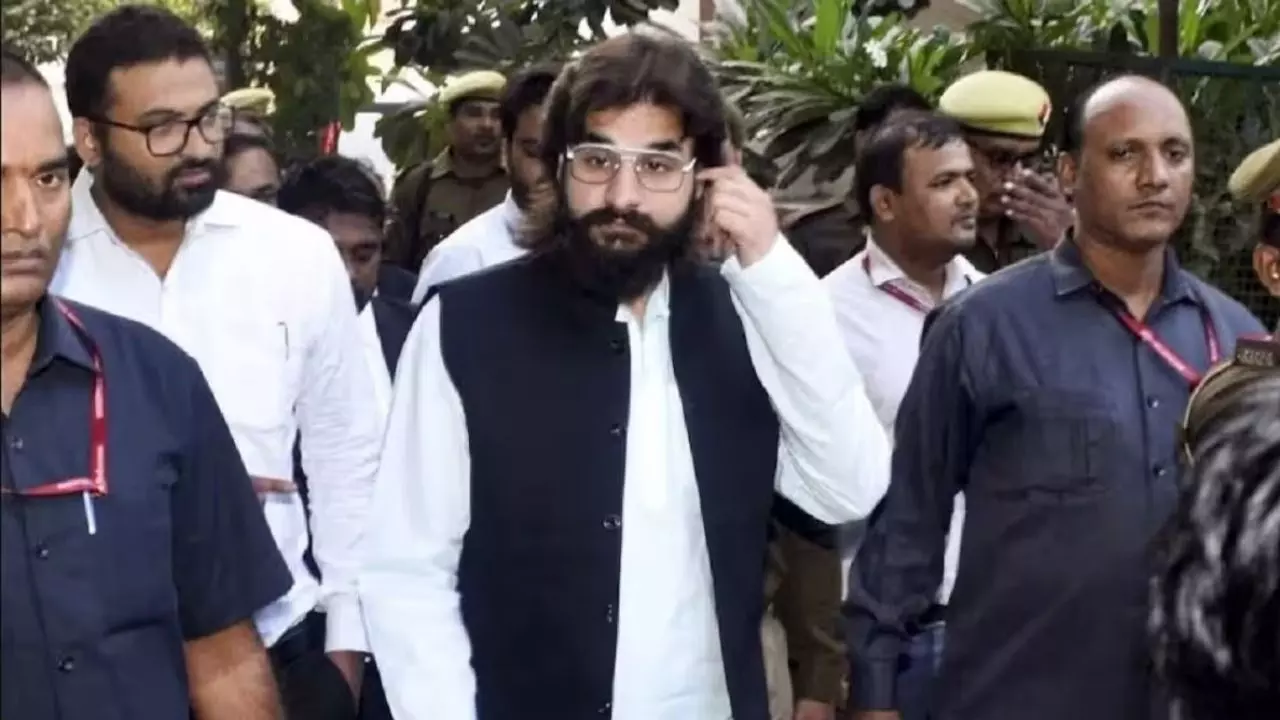 अब्बास अंसारी को झटका! हेट स्पीच में 2 साल की सजा, माफिया वंश की विधायकी खत्म अब्बास अंसारी को झटका! हेट स्पीच में 2 साल की सजा, माफिया वंश की विधायकी खत्म
