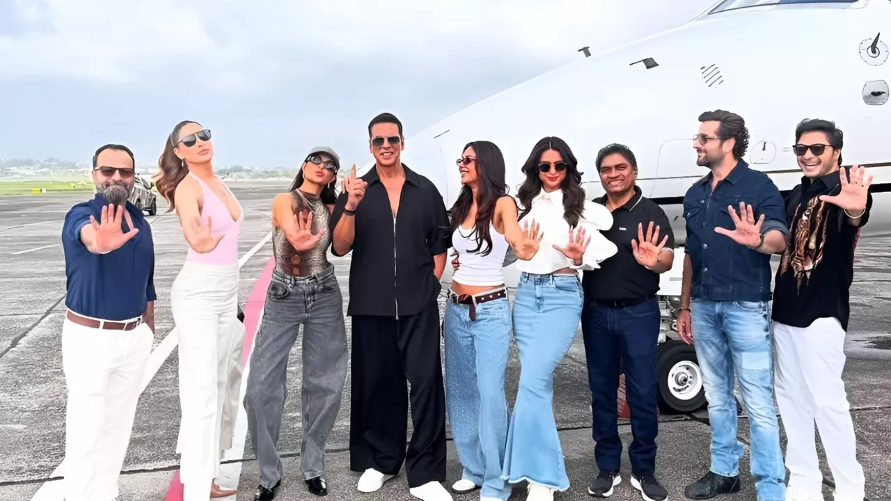 प्लीज शांत हो जाइए...Housefull 5 के इवेंट में बेकाबू हुए फैंस, धक्का-मुक्की के बीच आए Akshay Kumar