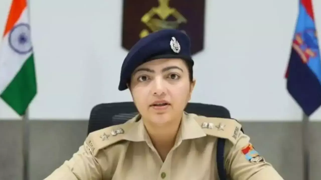 कौन हैं IPS रचिता जुयाल, जिनके इस्तीफे ने उत्तराखंड में मचा दी हलचल? जानें राघव जुयाल कनेक्शन कौन हैं IPS रचिता जुयाल, जिनके इस्तीफे ने उत्तराखंड में मचा दी हलचल? जानें राघव जुयाल कनेक्शन