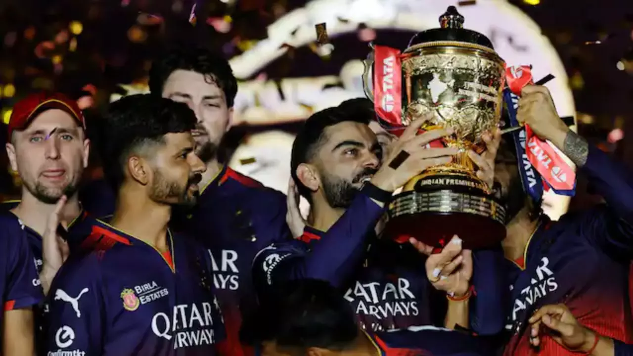 RCB का विराट इंतजार खत्म! ई साला कप नामदे, अब सपना नहीं हकीकत- जीत के हीरो कौन- कौन? RCB का विराट इंतजार खत्म! ई साला कप नामदे, अब सपना नहीं हकीकत- जीत के हीरो कौन- कौन?