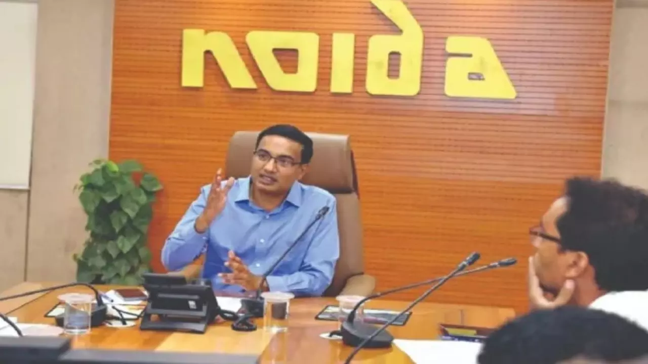 अगर लेट से ऑफिस आए तो... नोएडा अथॉरिटी के सीईओ ने 35 कर्मचारियों को क्या दी सजा?