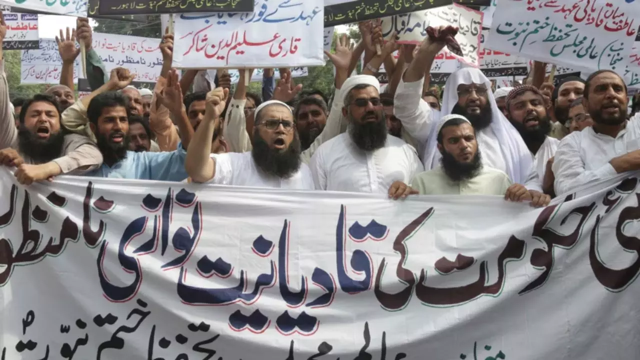 Bakrid 2025: पाकिस्‍तान में अहमदिया मुसलमानों को क्‍यों नहीं है बकरीद मनाने की इजाजत?