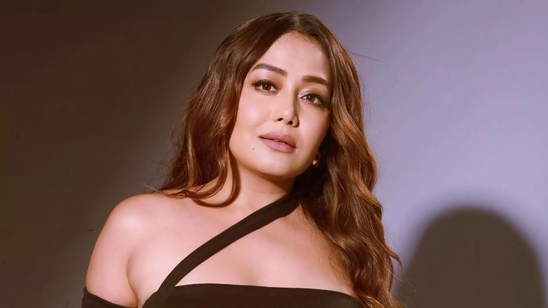 पिता बेचते थे समोसे बेटी गाती थी भजन! मिलिए बॉलीवुड की टॉप सिंगर से जिसने अपने दम पर पाया मुकाम