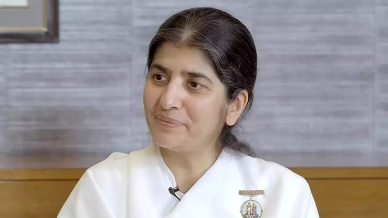 सिस्टर शिवानी की 5 पेरेंटिंग गाइड, जो आपके बच्चों में भर देगी सेल्फ लव से लेकर कॉन्फिडेंस तक