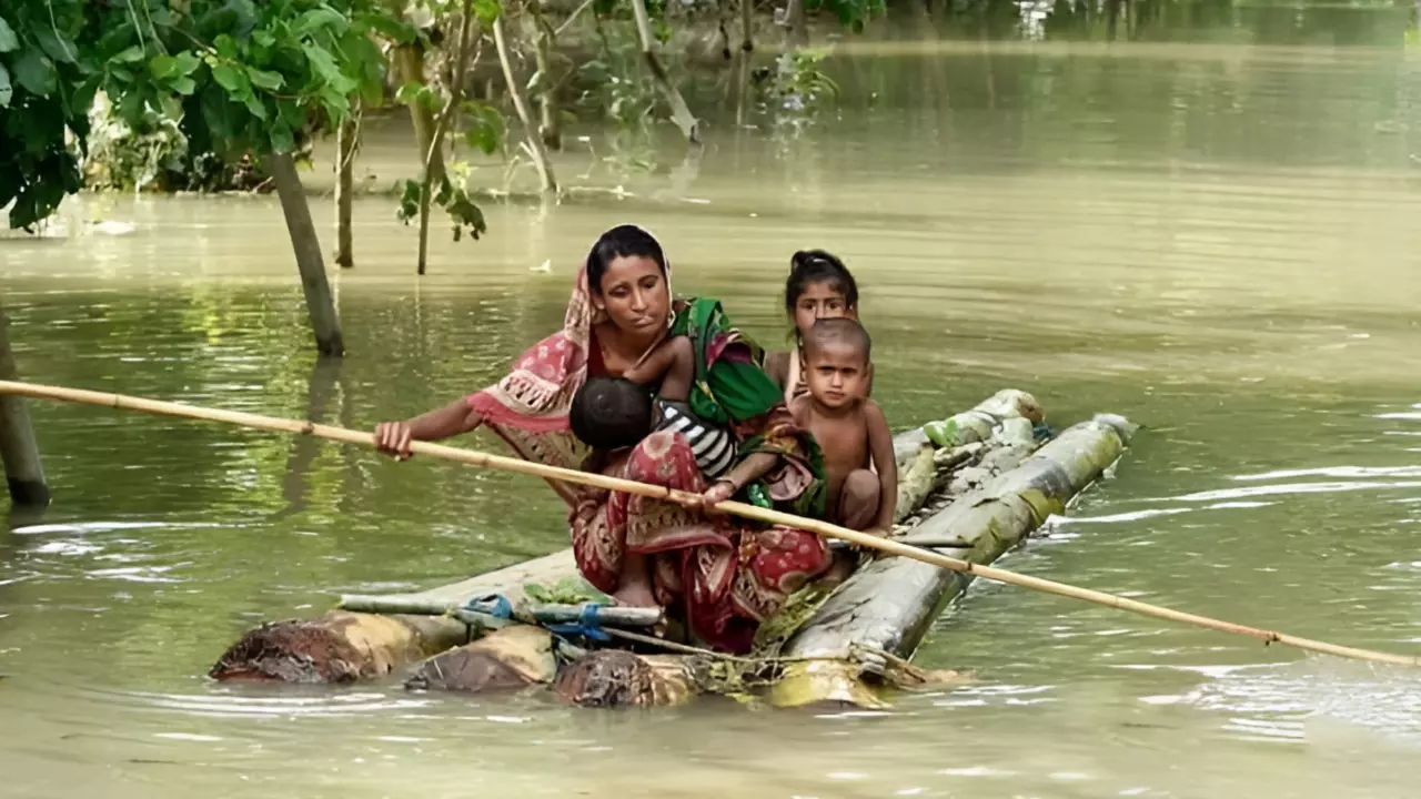 असम में बाढ़ और भूस्खलन से अब तक 19 लोगों की मौत, हालात गंभीर! 1,400 से ज्यादा गांव डूबे