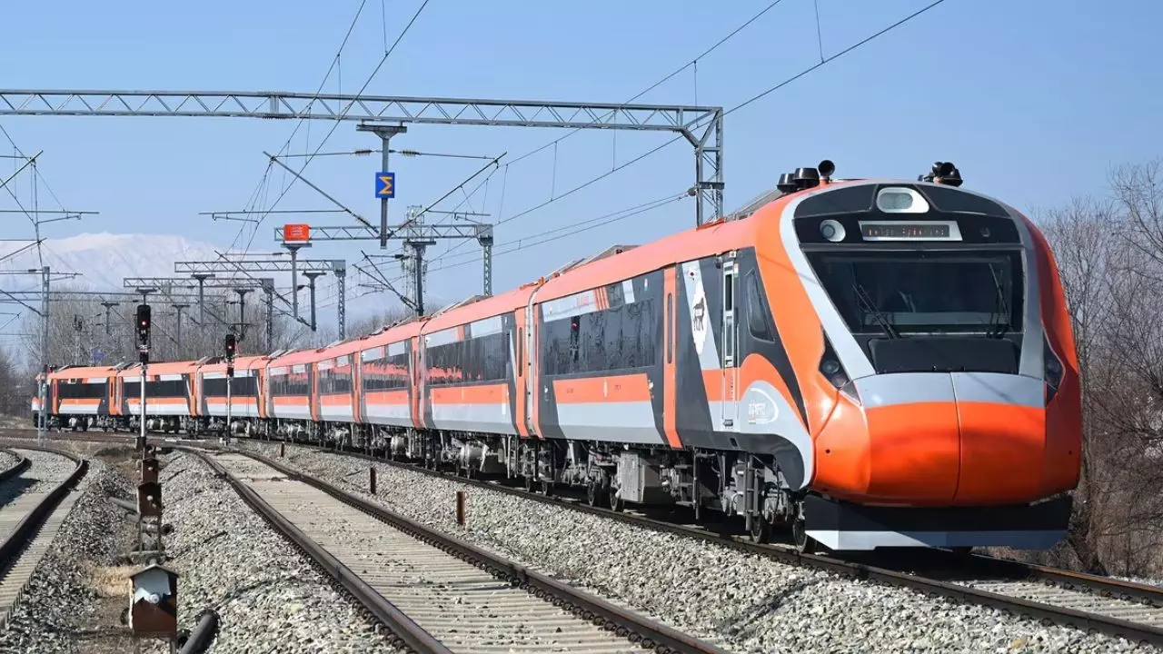 कटरा से श्रीनगर तक ट्रेन का सफर बना हकीकत, टिकट की कीमत से लेकर स्टॉपेज तक जान लीजिए कटरा से श्रीनगर तक ट्रेन का सफर बना हकीकत, टिकट की कीमत से लेकर स्टॉपेज तक जान लीजिए